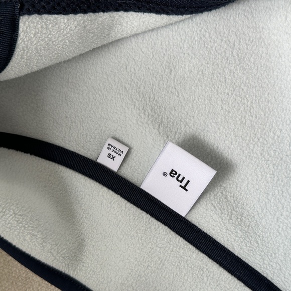 Aritzia TNA zip up sweater - Picture 5 of 6